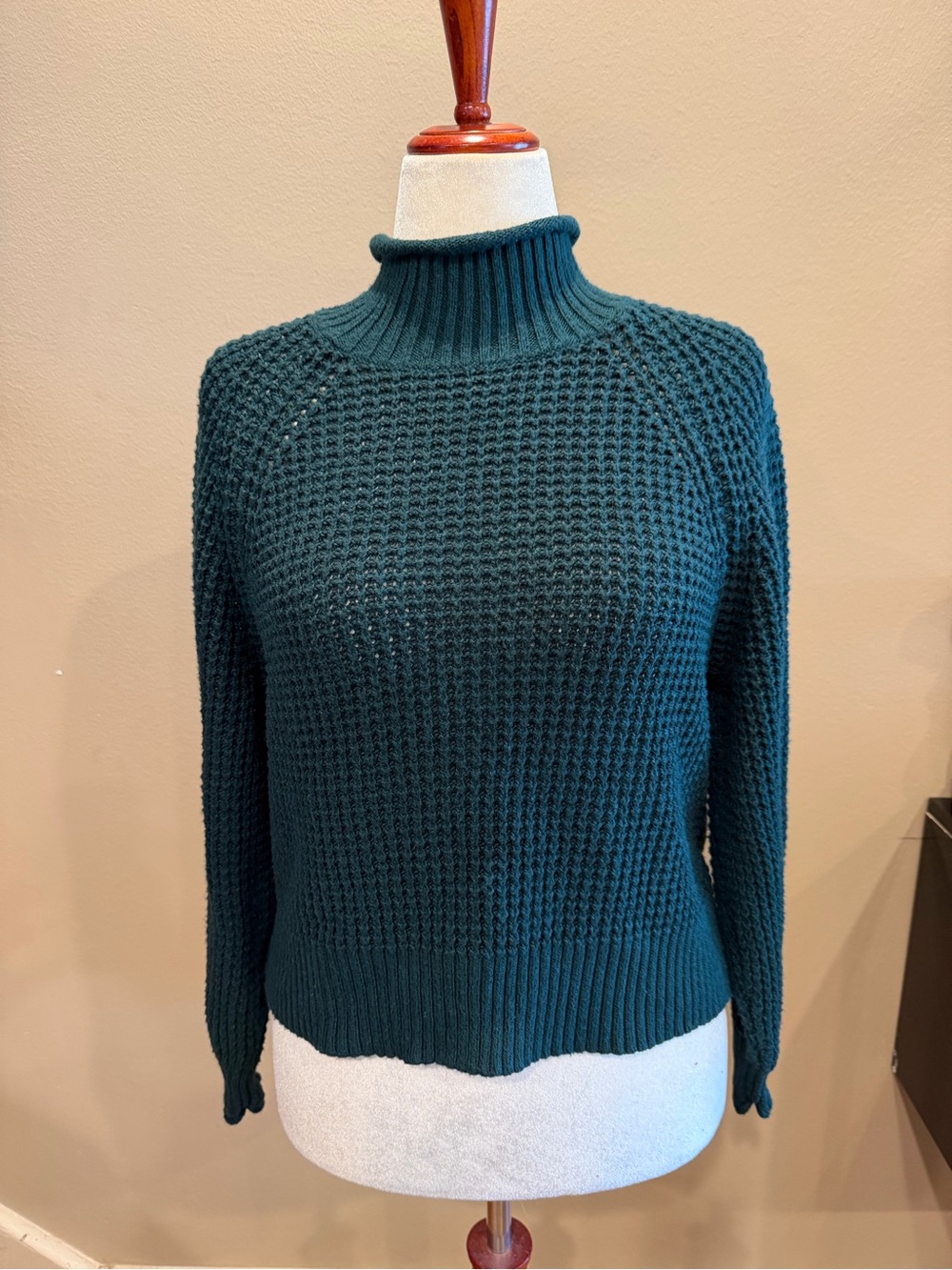 Preppy Minimalist Fall Hunter Green Waffle Knit Sweater American Eagle Size M